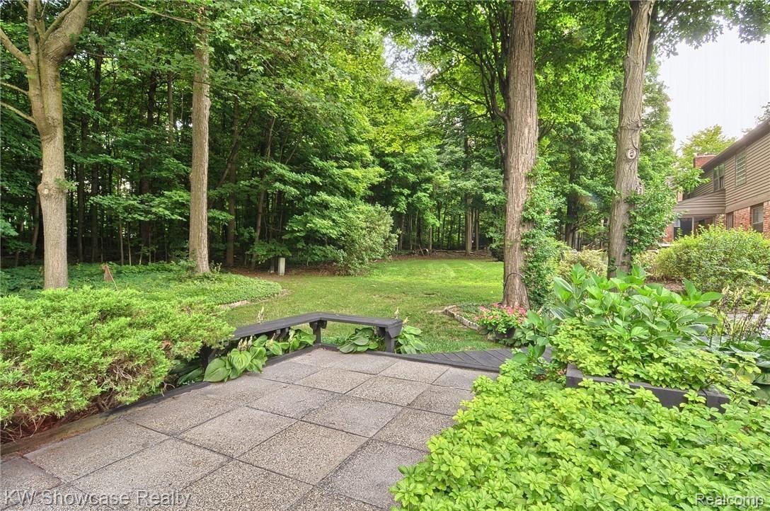 30654 High Valley Road Farmington, MI 48331 - Photo 40 of 43 Backyard.jpg
