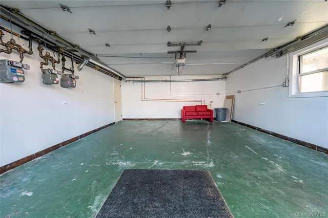 a view of a livingroom with furniture