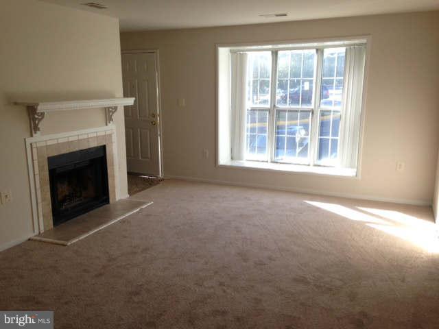 7704 Lexton Place, Unit B Springfield, VA 22152 - Photo 4 of 12 Family Room