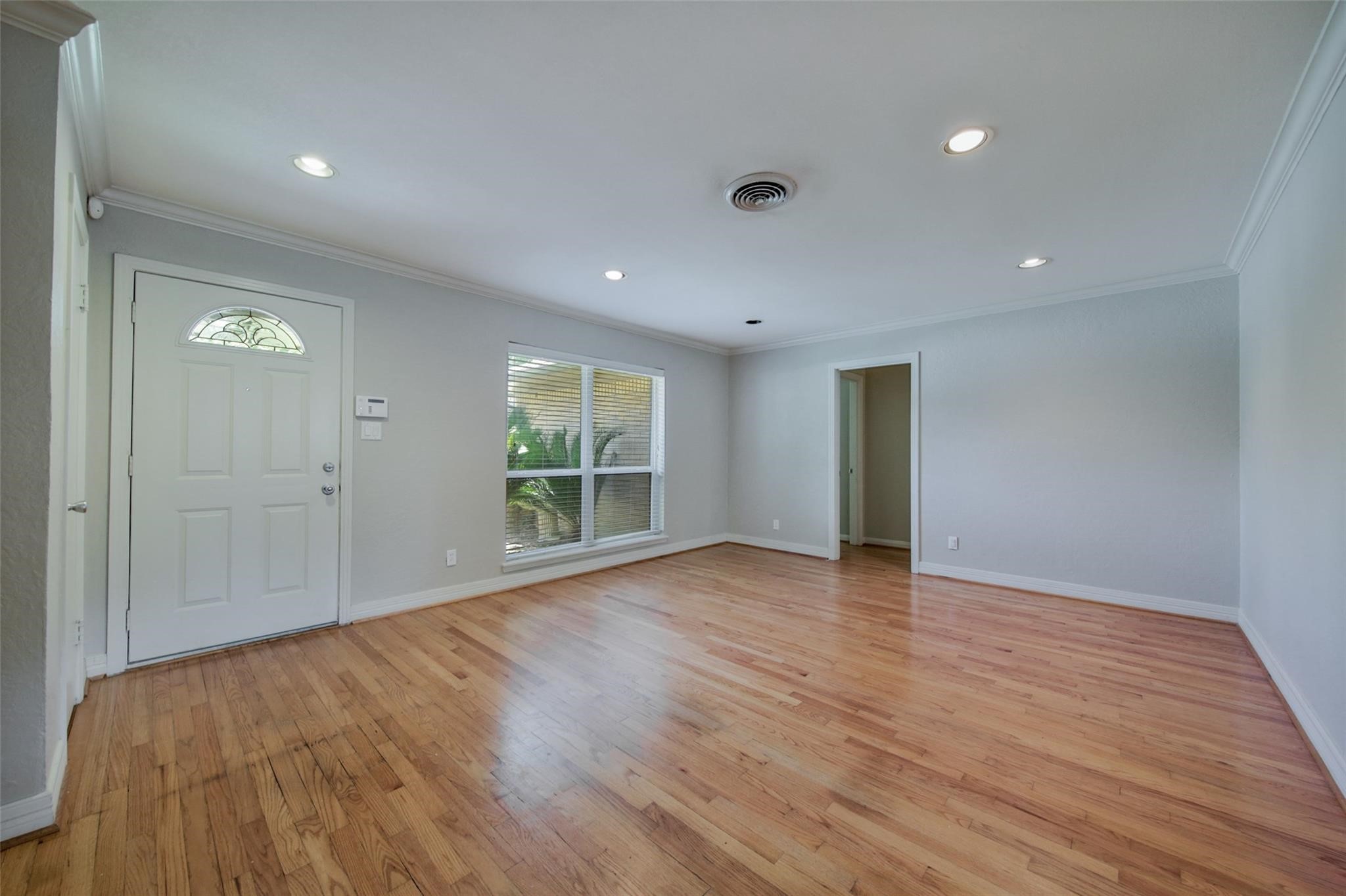 1423 Thornton Road Houston, TX 77018 - Photo 6 of 10 Gallery Image 6