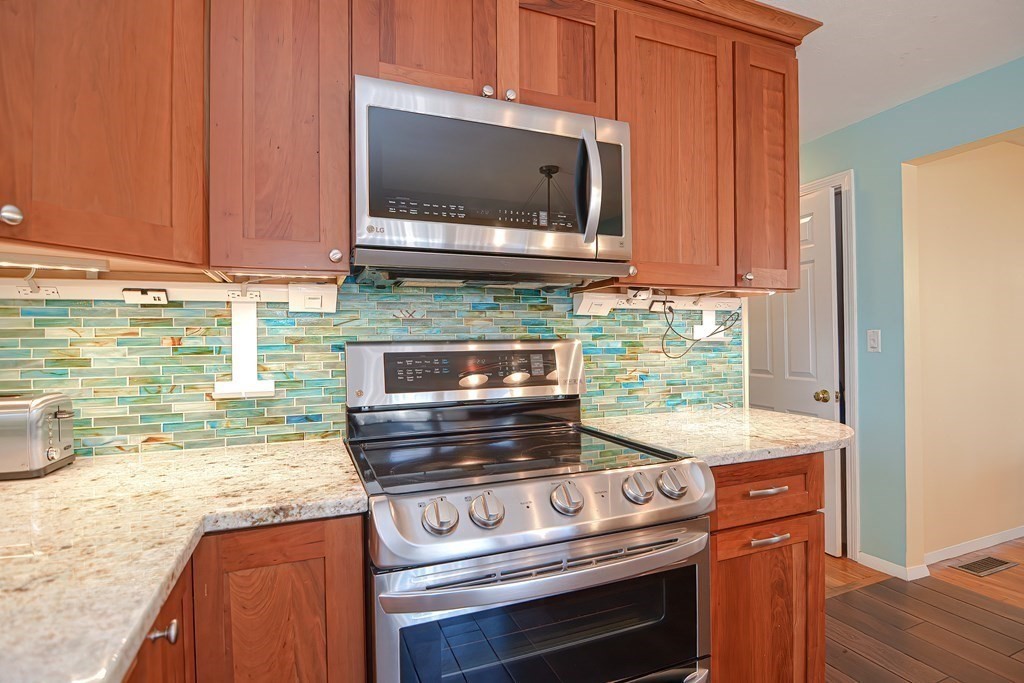 30 Gilmore Road Southborough, MA 01772 - Photo 8 of 37 Gallery Image 8