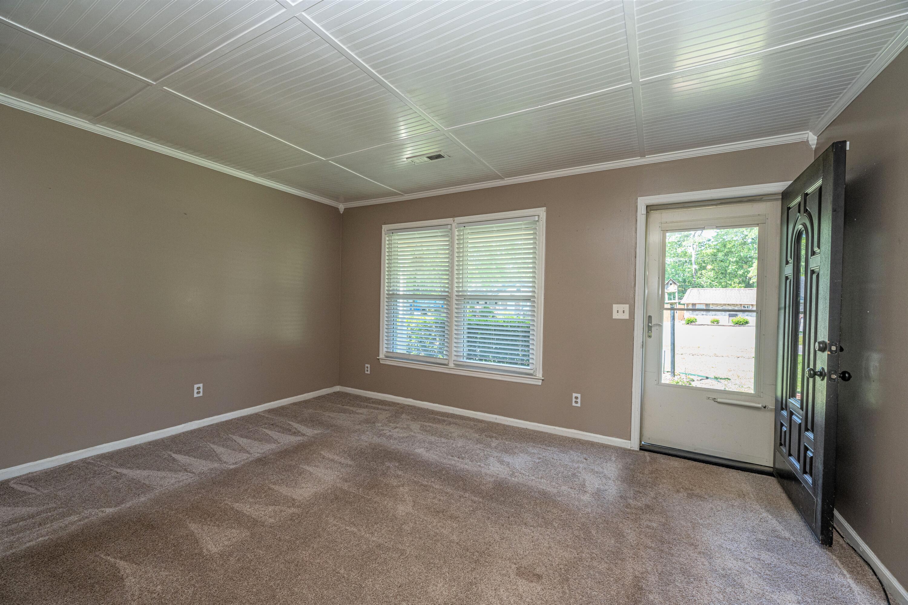 915 Miles Jamison Road Summerville, SC 29485 - Photo 3 of 34 Living Room