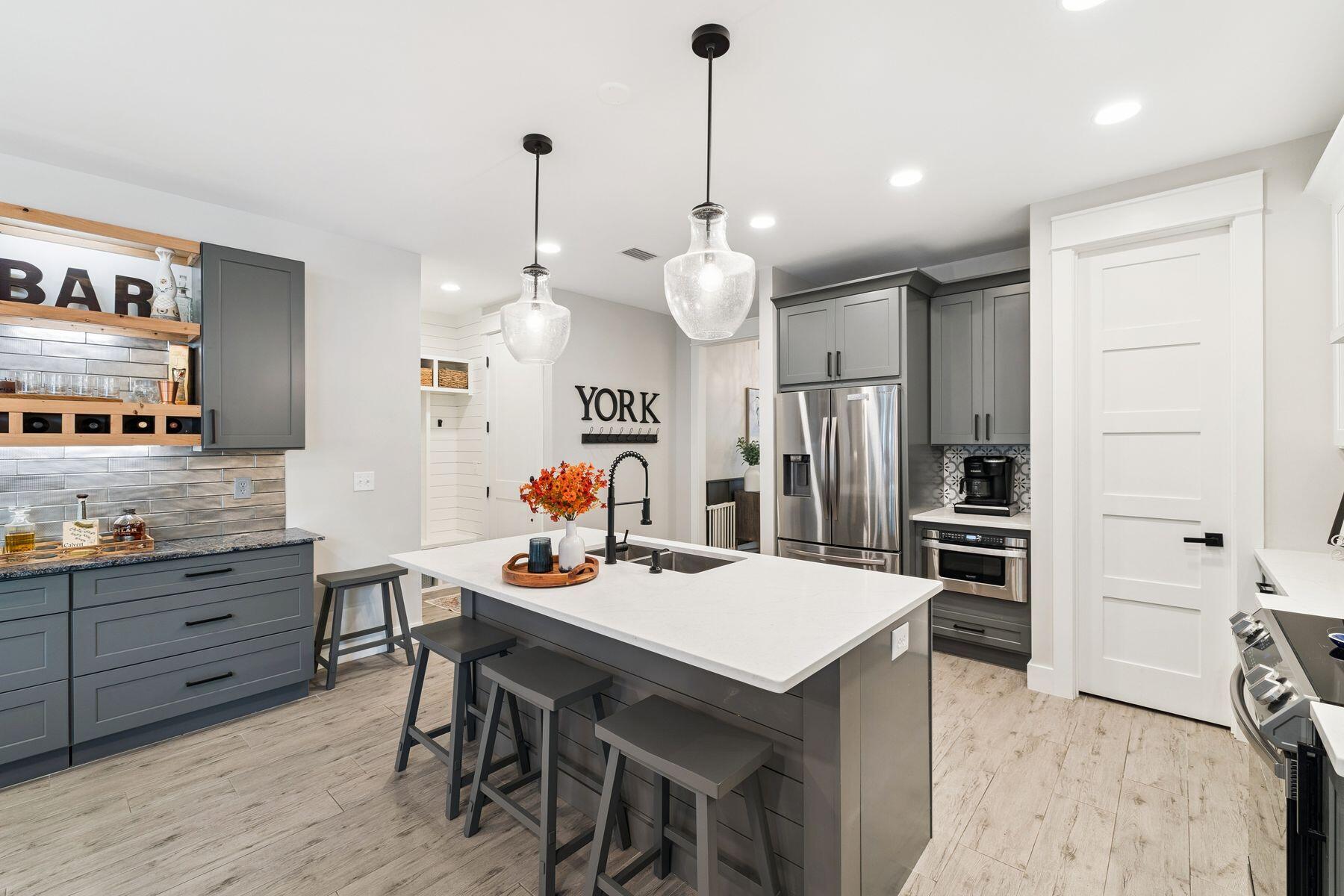934 Bay Grove Road Freeport, FL 32439 - Photo 10 of 37 a kitchen with a table and chairs in it