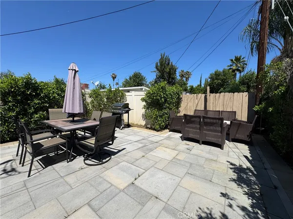 $2,400 | 19219 Hartland Street, Reseda, CA 91335