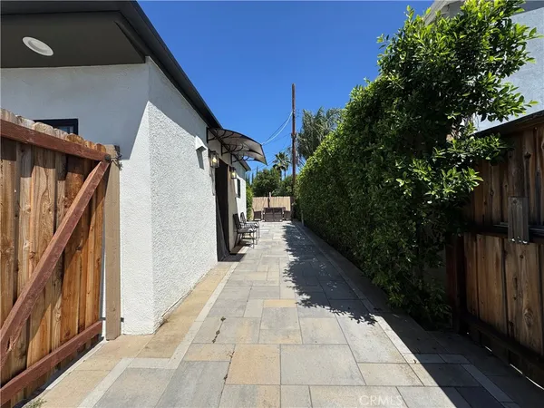 $2,400 | 19219 Hartland Street, Reseda, CA 91335