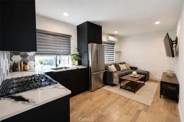 $2,400 | 19219 Hartland Street, Reseda, CA 91335