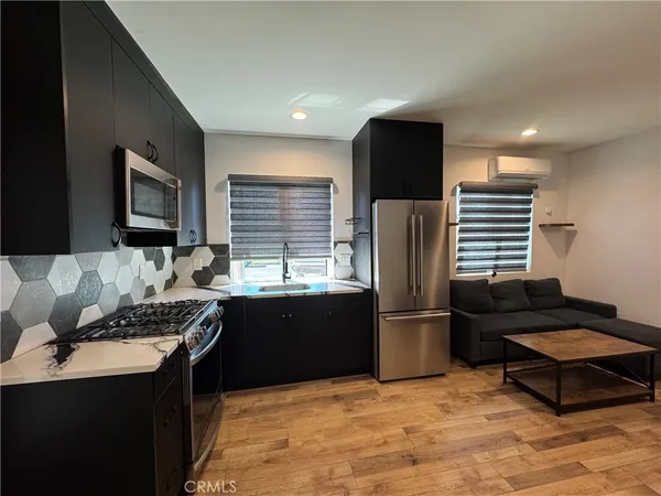 $2,400 | 19219 Hartland Street, Reseda, CA 91335