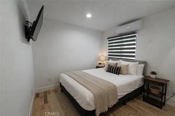 $2,400 | 19219 Hartland Street, Reseda, CA 91335