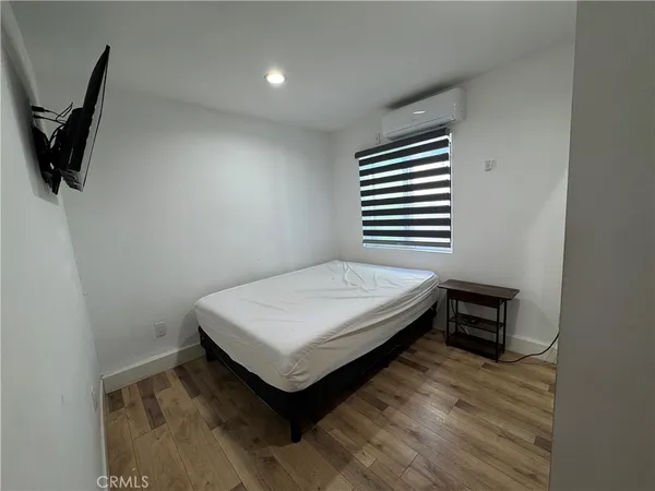 $2,400 | 19219 Hartland Street, Reseda, CA 91335