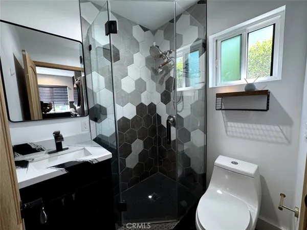 $2,400 | 19219 Hartland Street, Reseda, CA 91335