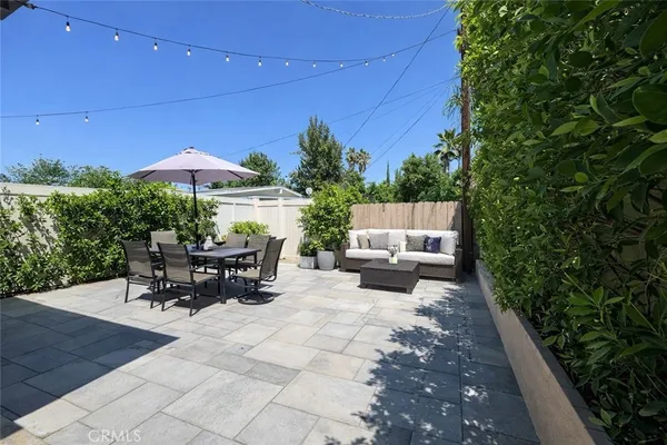 $2,400 | 19219 Hartland Street, Reseda, CA 91335