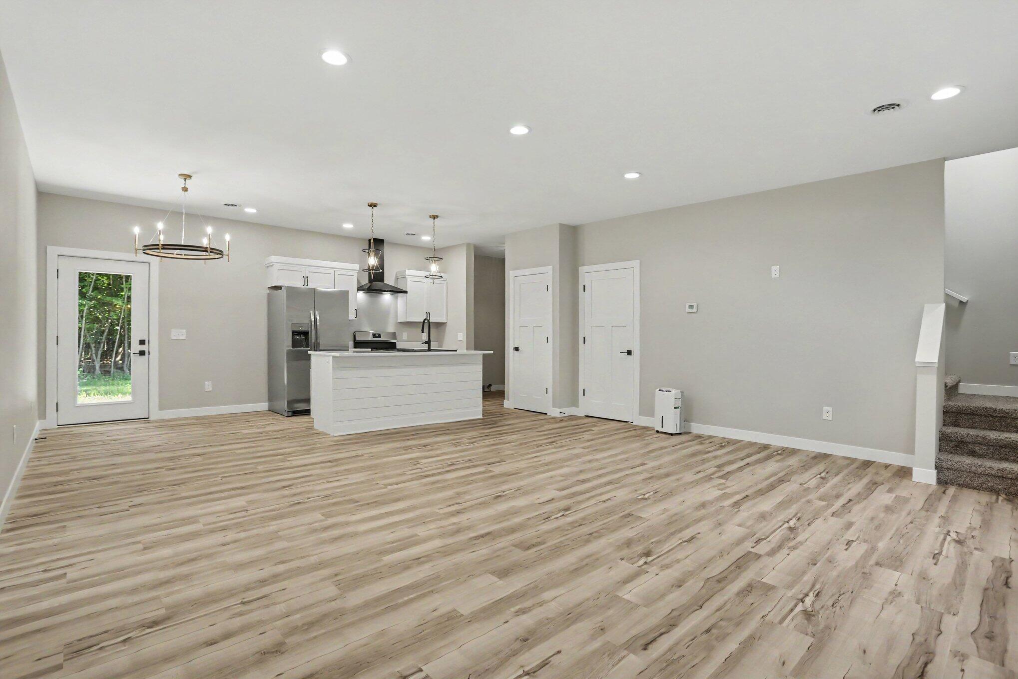 20160 Parkway Avenue Three Rivers, MI 49093 - Photo 4 of 17 004_file_2520