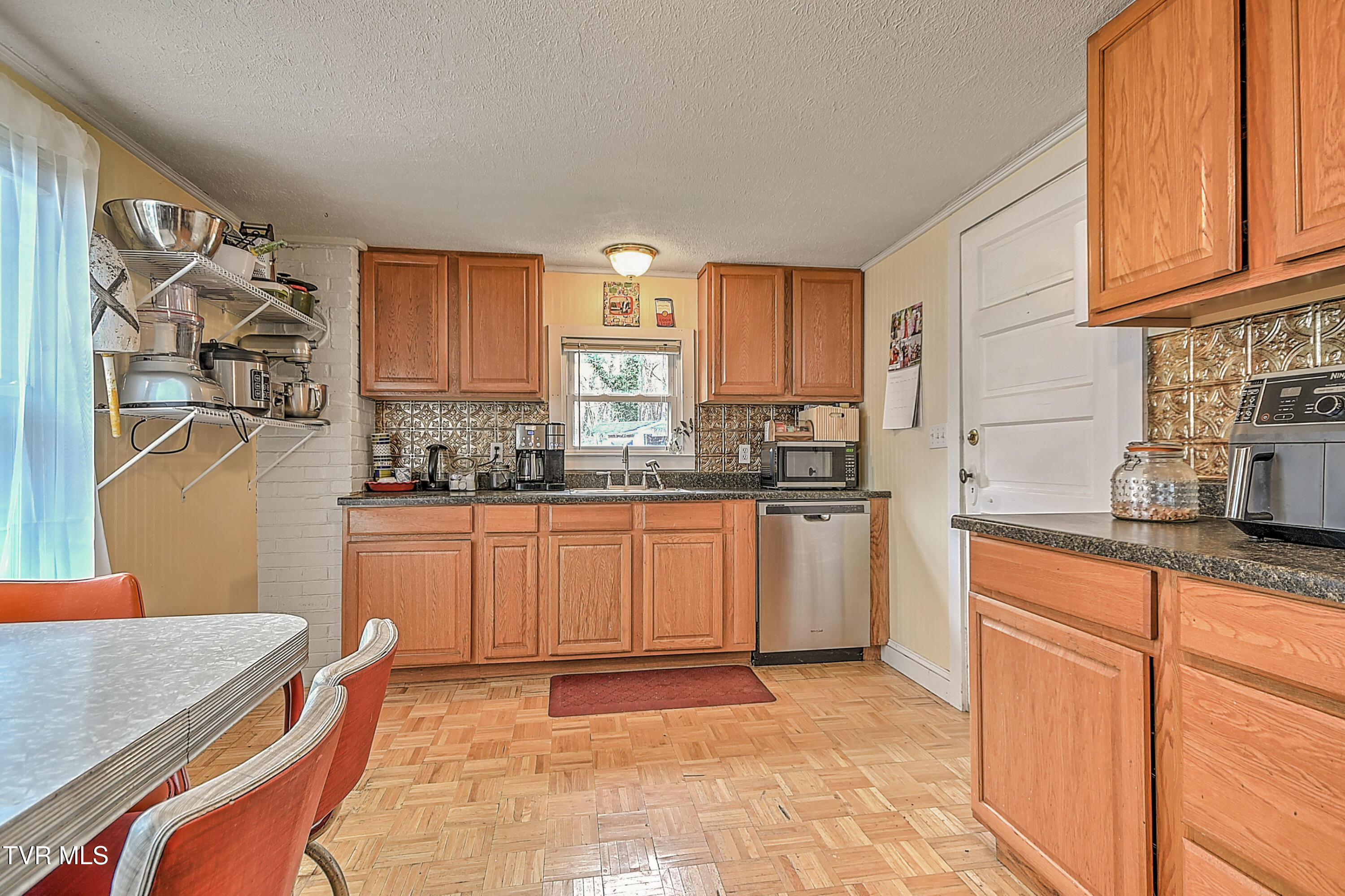 1914 Windsor Avenue Bristol, TN 37620 - Photo 13 of 37 1914 Windsor Ave TT-13