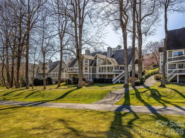$725,000 | 132 Overlook Drive, Flat Rock, NC 28731