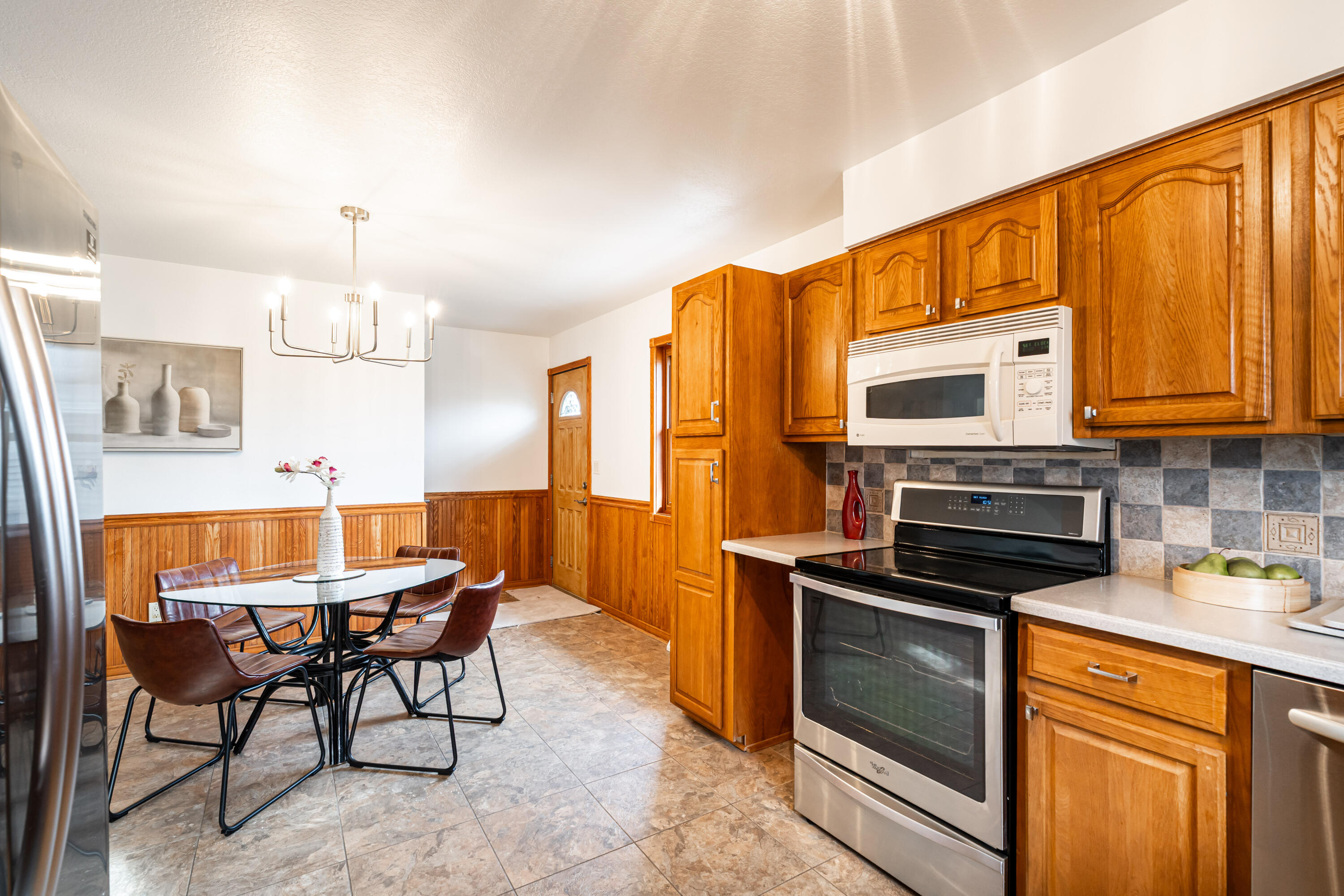 4604 Olive Street Racine, WI 53405 - Photo 5 of 41 Kitchen