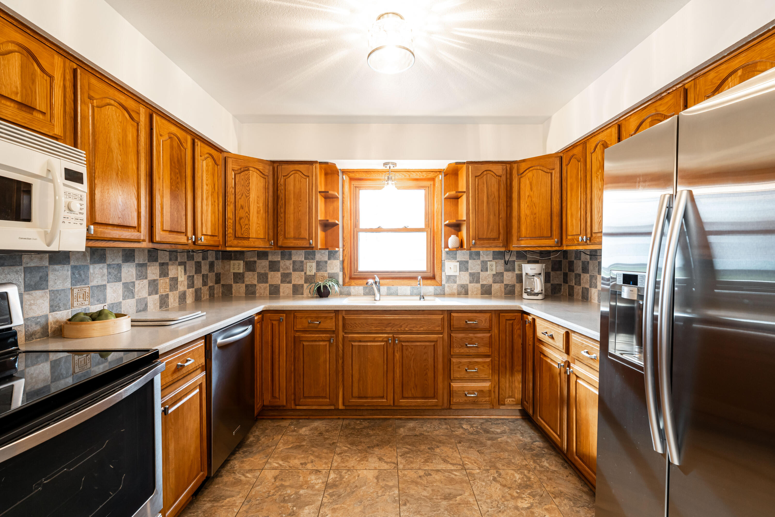 4604 Olive Street Racine, WI 53405 - Photo 6 of 41 Kitchen