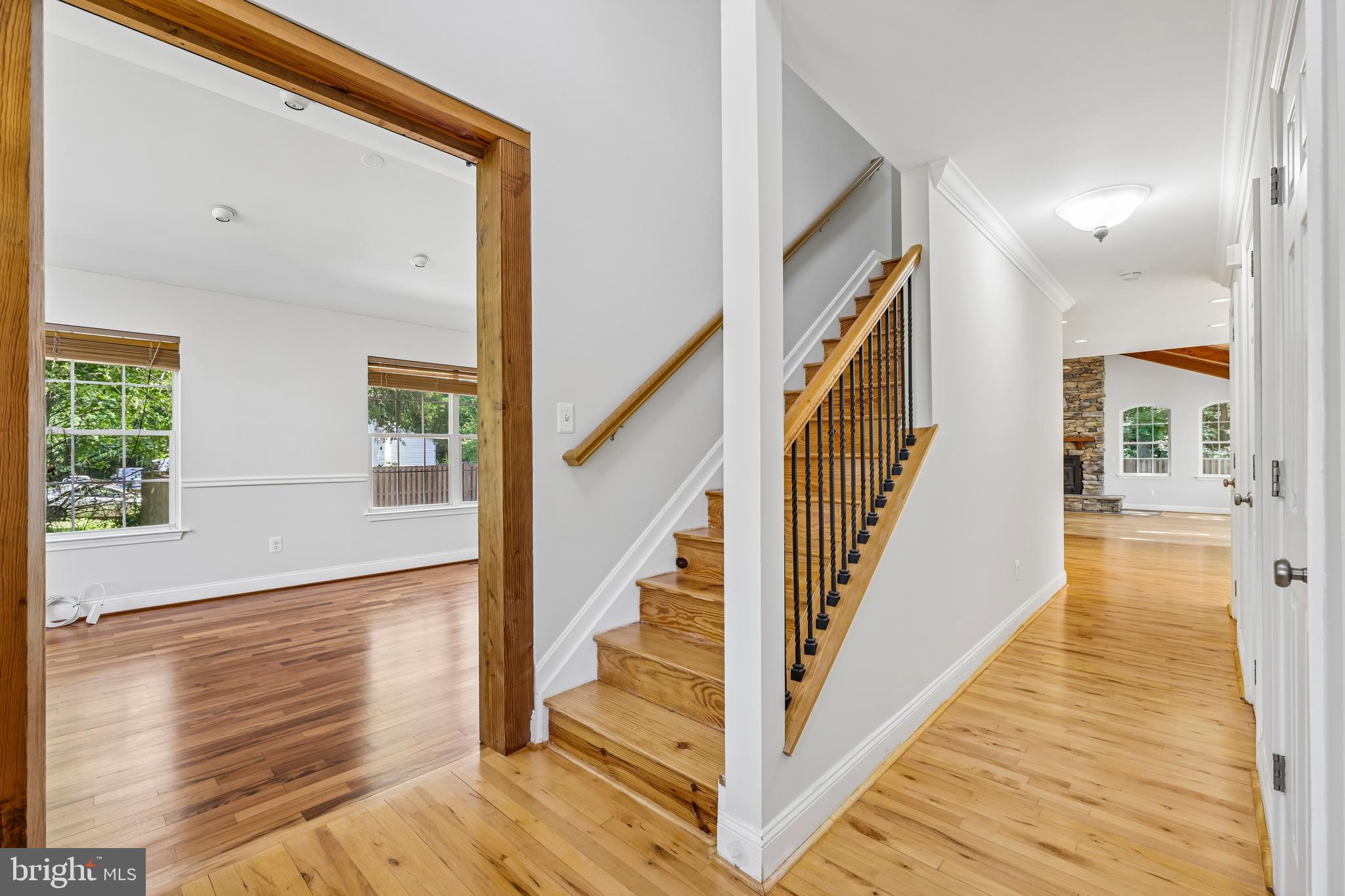 683 Powhatan Beach Road Pasadena, MD 21122 - Photo 9 of 70 Foyer