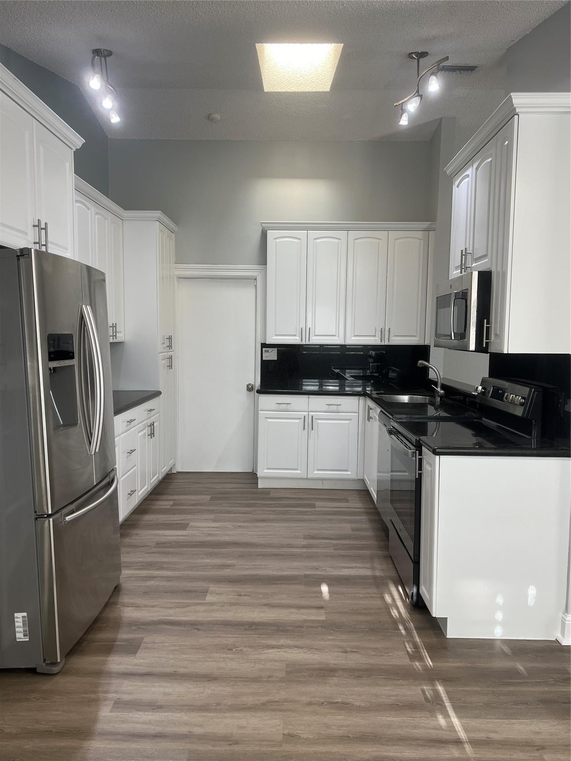 21023 Rustlewood Avenue Boca Raton, FL 33428 - Photo 8 of 36 Photo 8