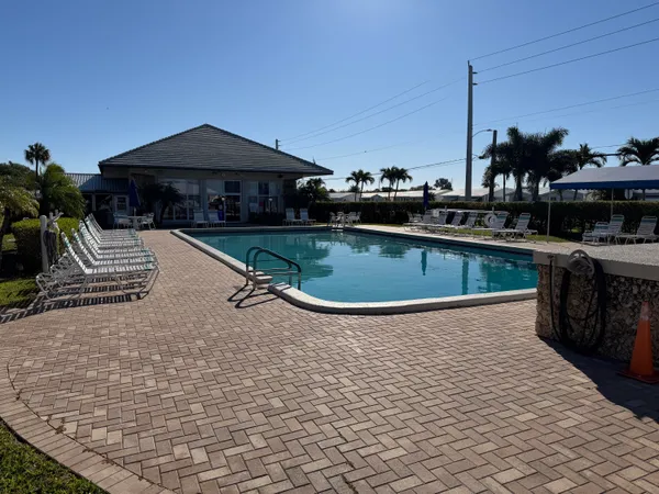 $1,300 | 1113 Lake Terrace, Unit 205, Boynton Beach, FL 33426