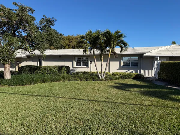 $1,300 | 1113 Lake Terrace, Unit 205, Boynton Beach, FL 33426