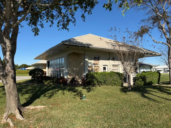 $1,300 | 1113 Lake Terrace, Unit 205, Boynton Beach, FL 33426