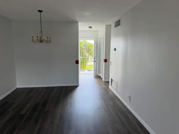 $1,300 | 1113 Lake Terrace, Unit 205, Boynton Beach, FL 33426