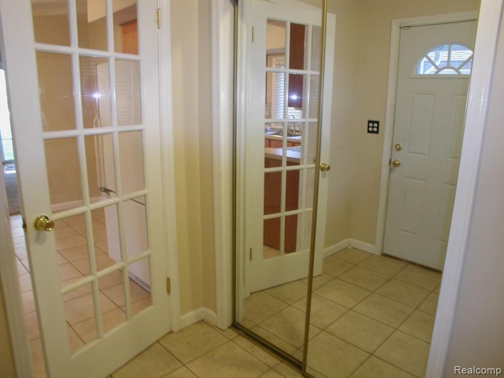 6460 Pardee Road Taylor, MI 48180 - Photo 15 of 16 DSCN4104.jpg