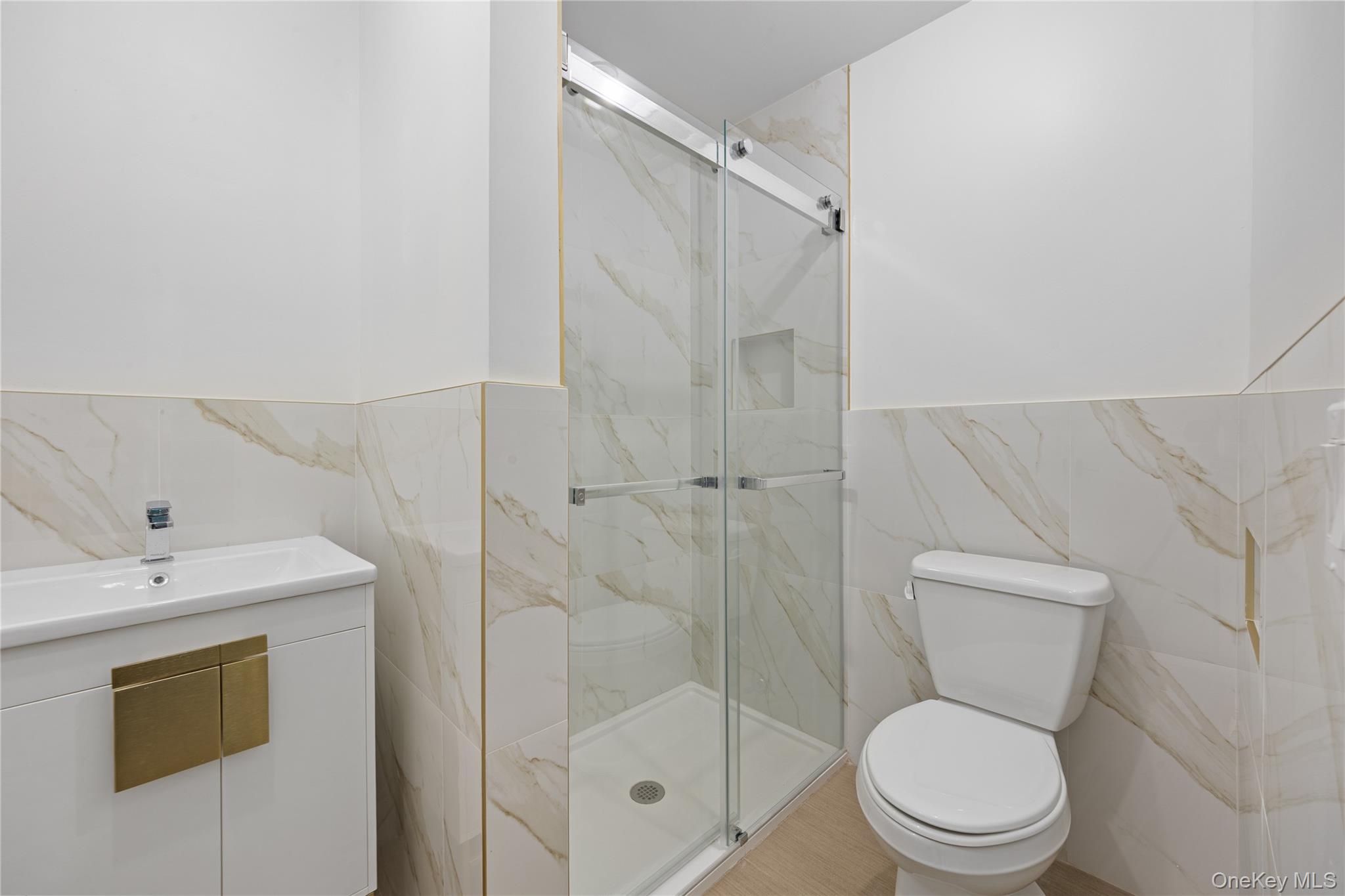 40 Singer Avenue, Unit 214 Spring Valley, NY 10977 - Photo 43 of 49 Master bathroom
