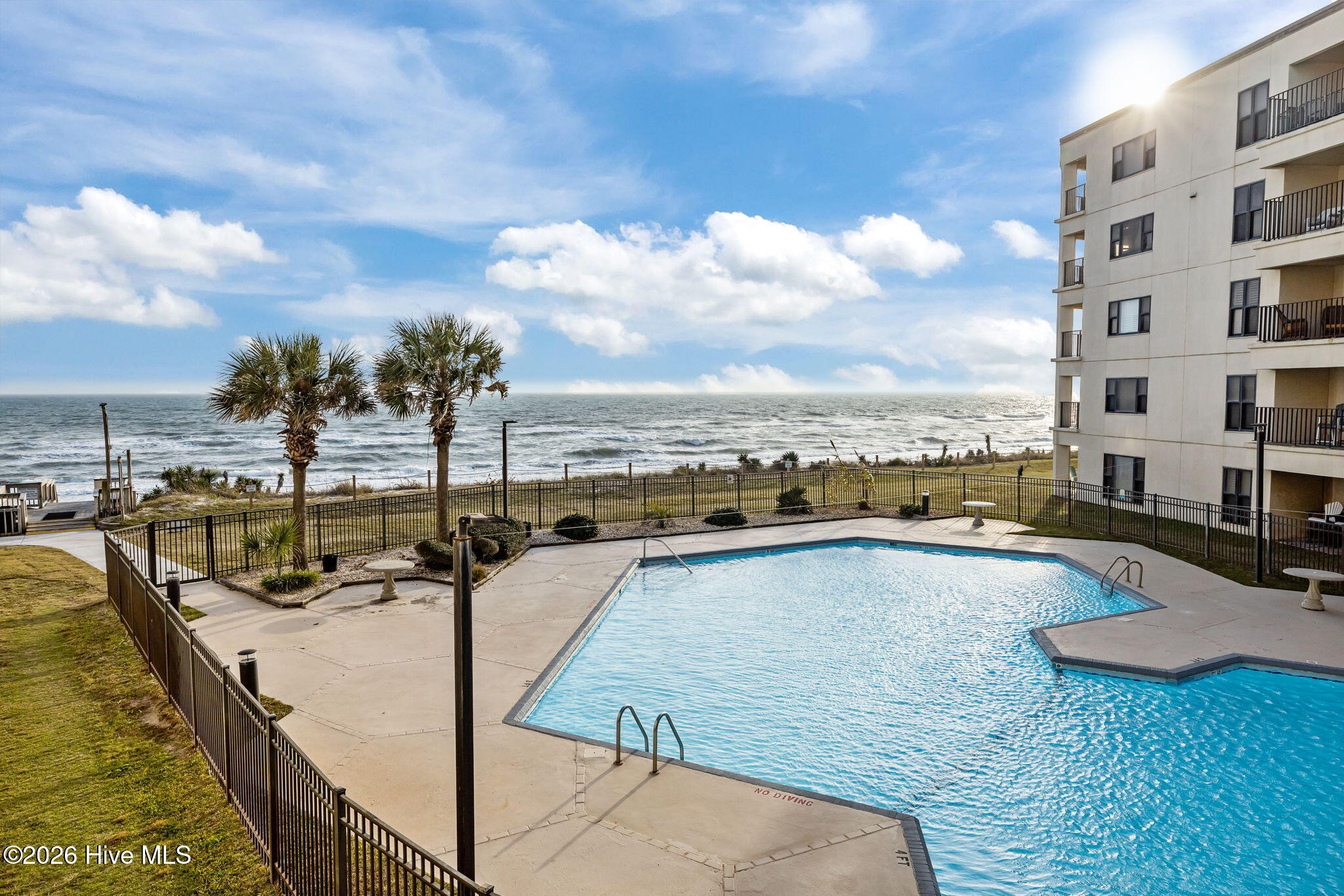 Overlooks Ocean & Pool