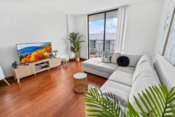 $252,900 | 140 South Dixie Highway, Unit 533, Hollywood, FL 33020