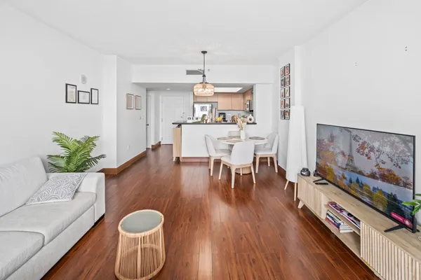 $252,900 | 140 South Dixie Highway, Unit 533, Hollywood, FL 33020