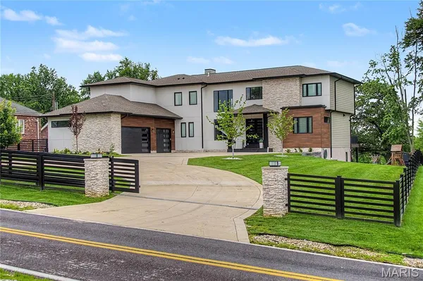 $1,650,000 | 10010 Schuessler Road, St. Louis, MO 63128