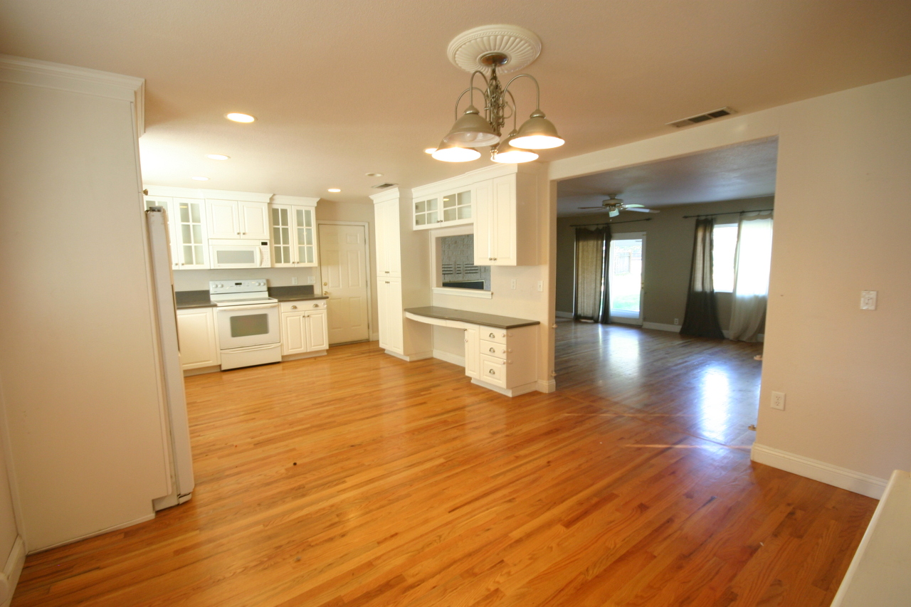 19516 Gas Point Road Cottonwood, CA 96022 - Photo 4 of 19 Kitchen, dining and living room