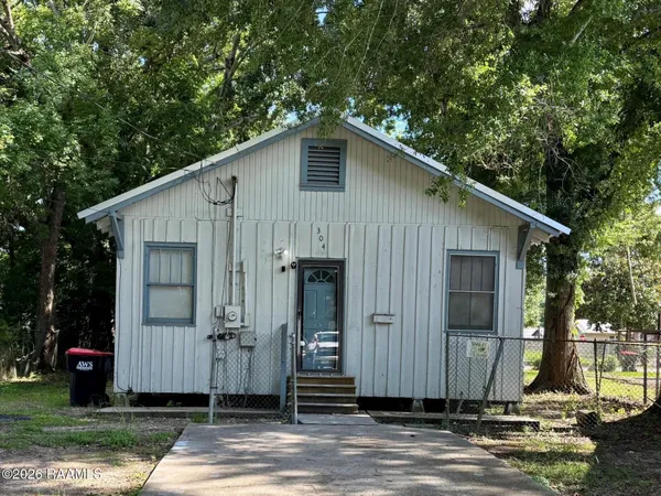 $1,200 | 304 Carmel Drive, Lafayette, LA 70501