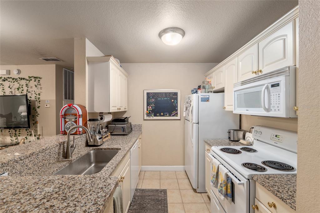 835 Southwest 9th Street, Unit 103 Gainesville, FL 32601 - Photo 5 of 37