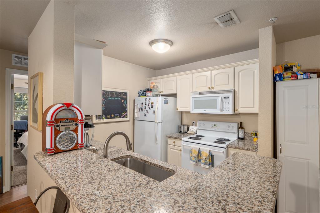 835 Southwest 9th Street, Unit 103 Gainesville, FL 32601 - Photo 7 of 37