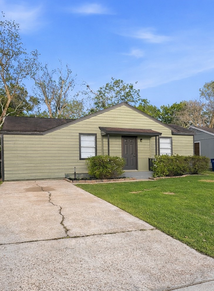 1308 North Rockisland Street Angleton, TX 77515 - Photo 2 of 13 a front view of a house with a yard and garage