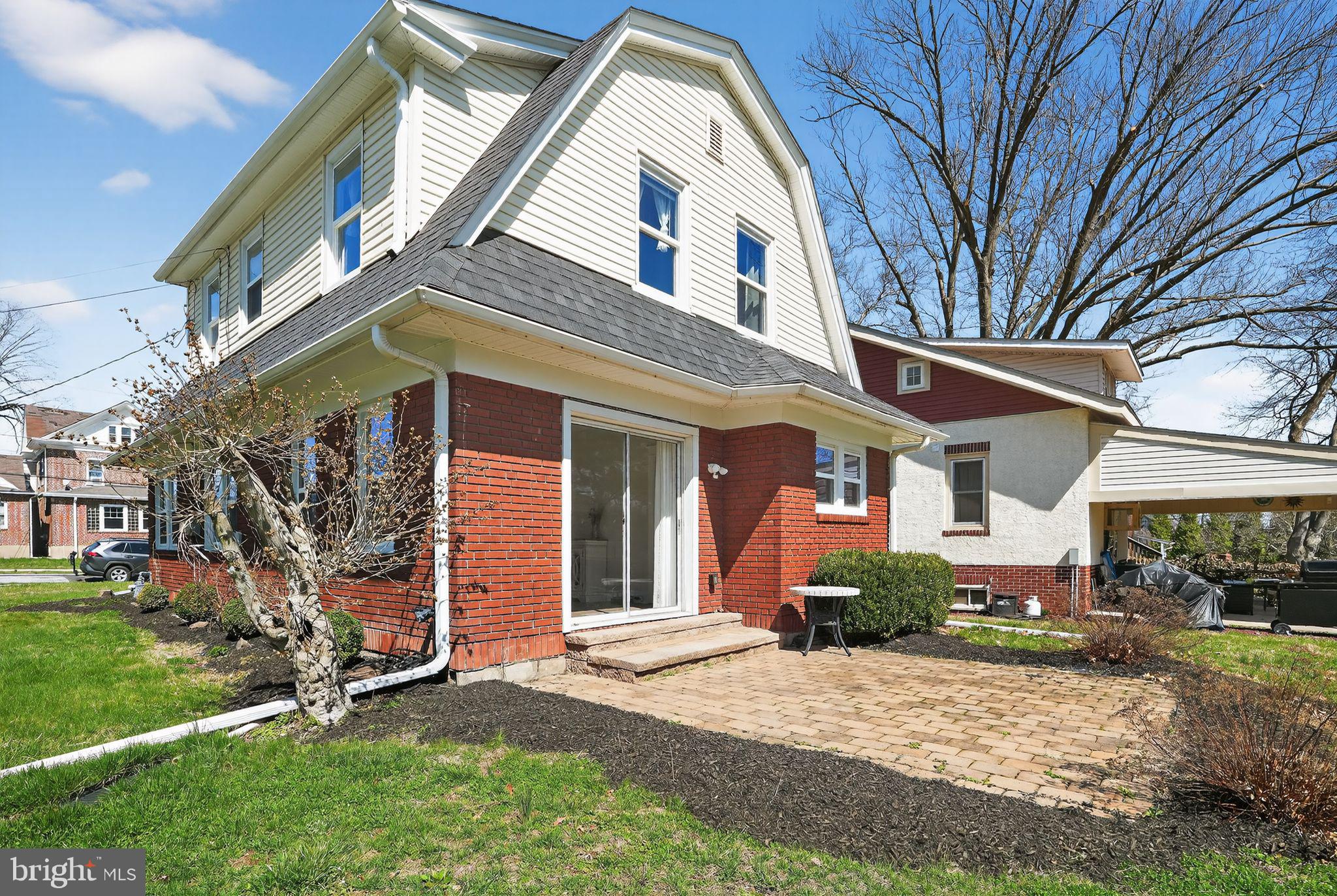 424 Arch Street Spring City, PA 19475 - Photo 4 of 32 a front view of a house with garden