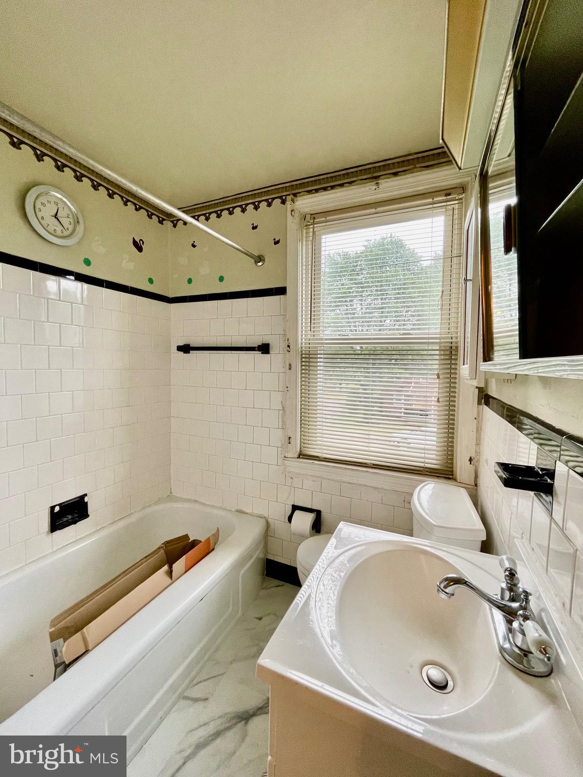 1042 Reverdy Road Baltimore, MD 21212 - Photo 18 of 25 Bathroom