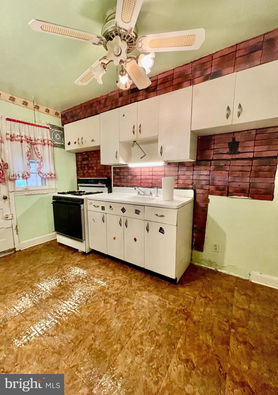 1042 Reverdy Road Baltimore, MD 21212 - Photo 5 of 25 Kitchen