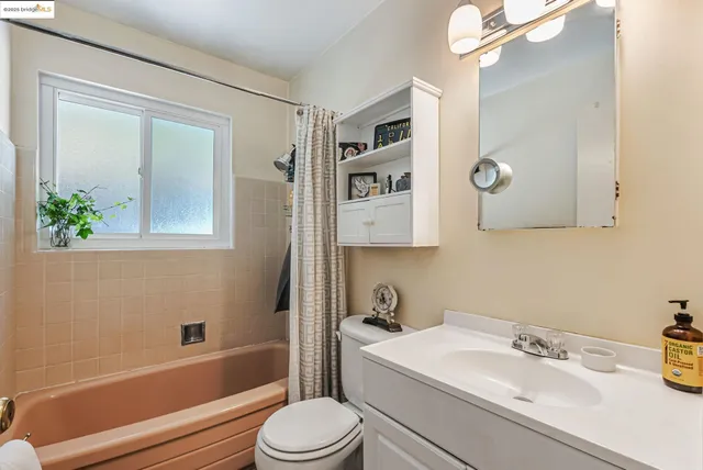 $1,398,800 | 2050 Donald Drive, Moraga, CA 94556