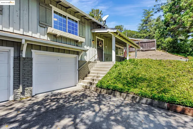 $1,398,800 | 2050 Donald Drive, Moraga, CA 94556