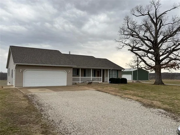 $430,000 | 3138 North 1325th Street, Herrick, IL 62431