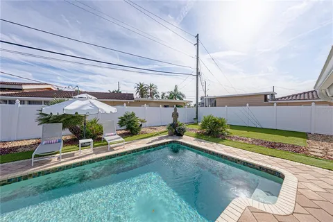 $809,900 | 6619 Blue Heron Drive South, St. Petersburg, FL 33707