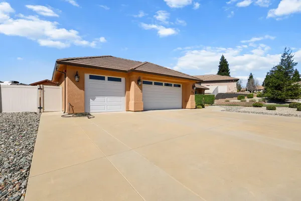 $589,900 | 878 Coggins Street, Redding, CA 96003