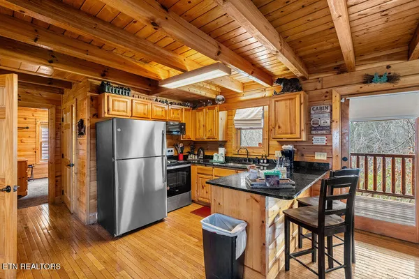 $925,000 | 3306 Kestrel Way, Pigeon Forge, TN 37862