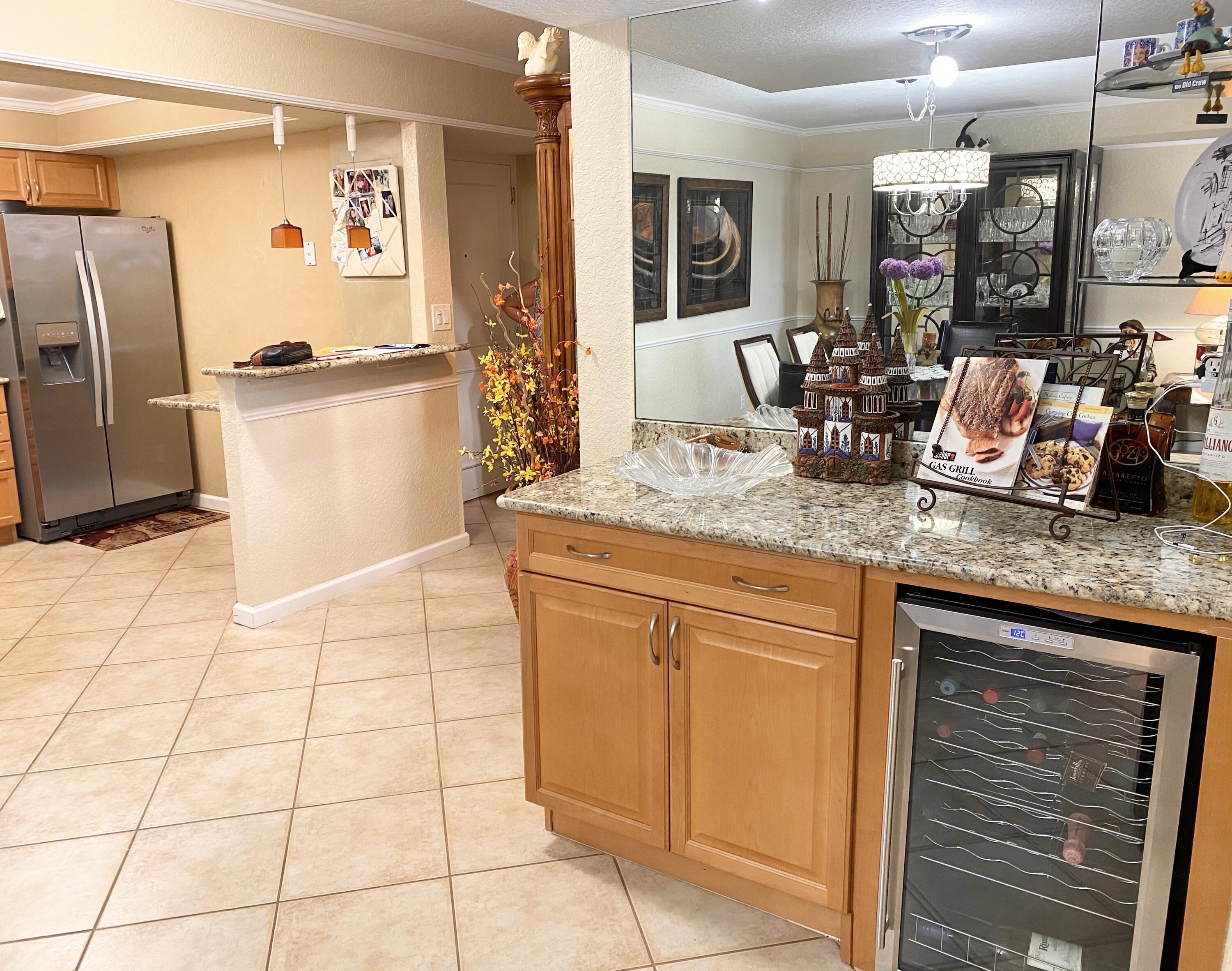 1000 Spanish River Road, Unit 4W Boca Raton, FL 33432 - Photo 11 of 23 bar cabinet