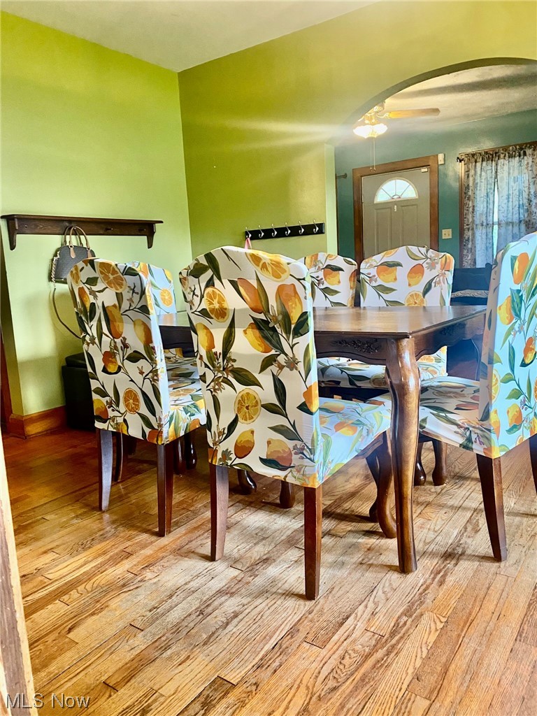 1070 North Road Southeast Warren, OH 44484 - Photo 2 of 19 Dining room