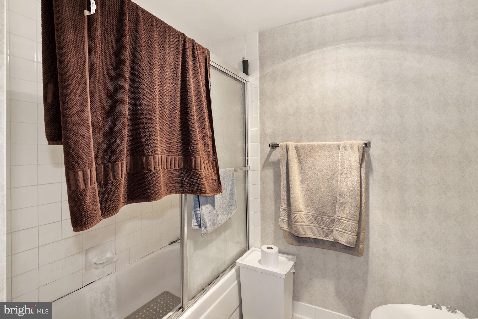 1230 23rd Street Northwest, Unit 909 Washington, DC 20037 - Photo 10 of 30 Bath