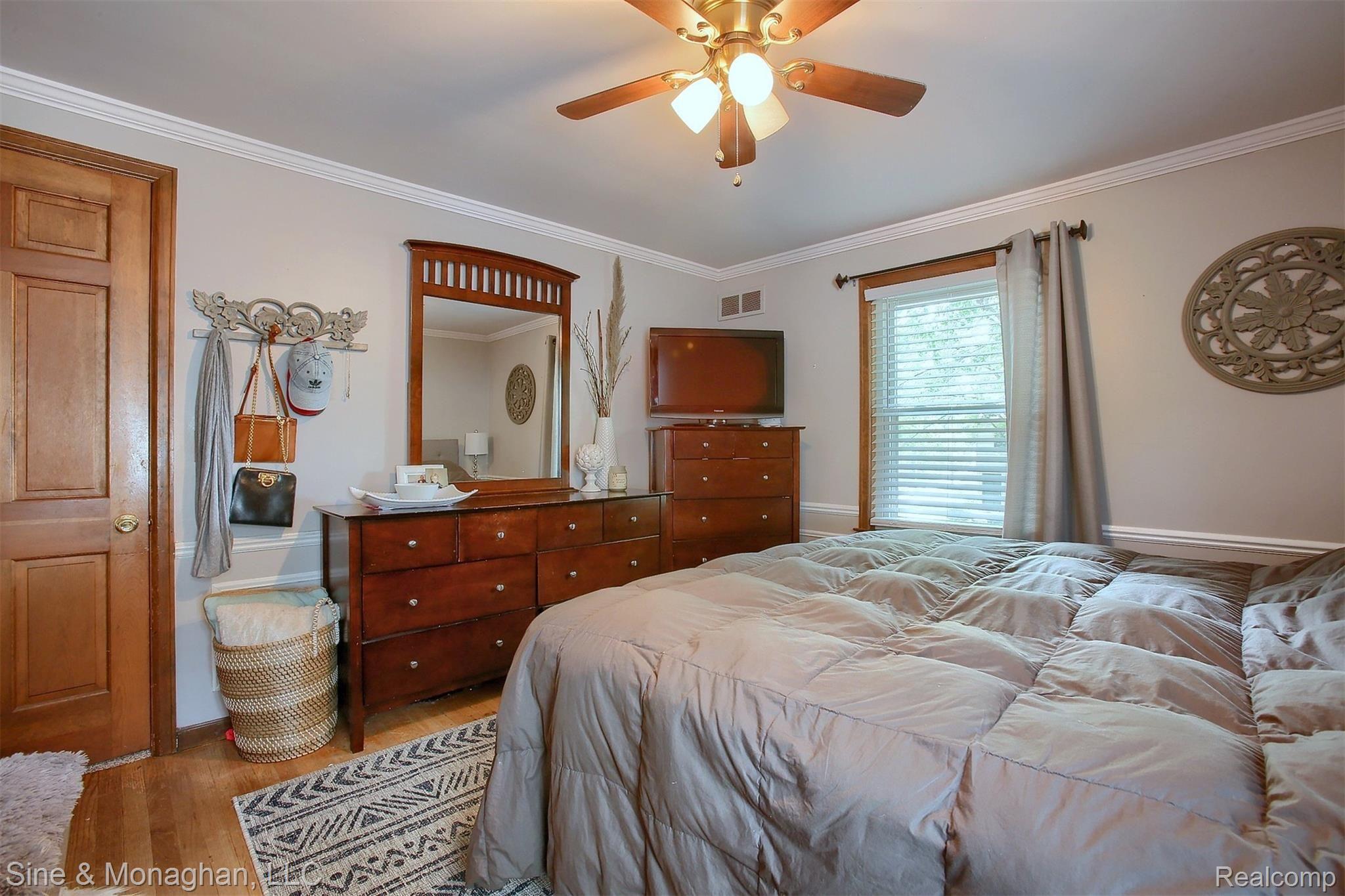 2110 Hampton Road Grosse Pointe, MI 48236 - Photo 16 of 31 18-Master-Bedroom-3rd-View.jpg